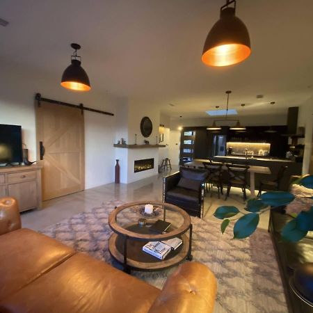 Black Stilt Retreat, Stunning Luxury Property تويزل المظهر الخارجي الصورة